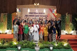 Bro. Titus Totok and the teachers of SMA Pangudi Luhur in Jogjakarta
