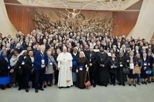 a group picture of FamVin 2020 with Pope Francis